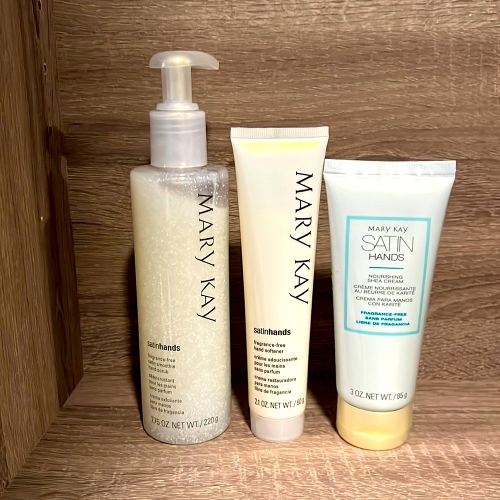 SATIN HANDS SET By MARY KAY